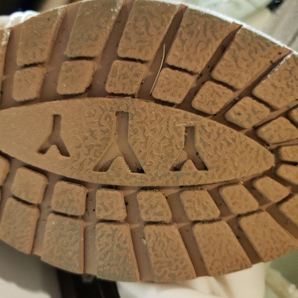 Boots. - Picture 3 of 4